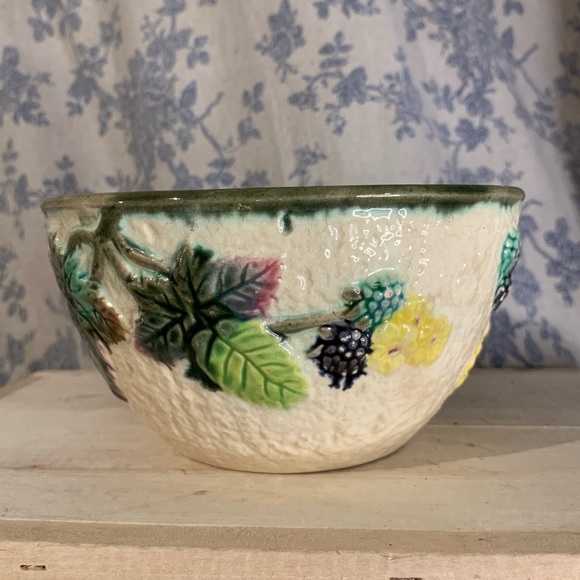 Antique 1800s Chesapeake Pottery 5.5" Majolica Bowl Blackberry - Picture 3 of 7